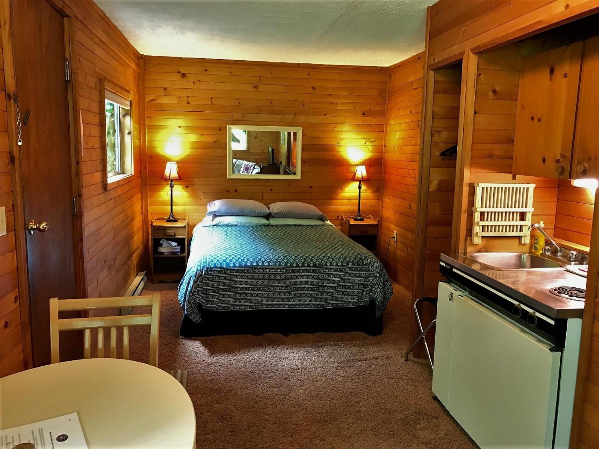 Driftwood Village Cottages Sturdies Bay ภายนอก รูปภาพ