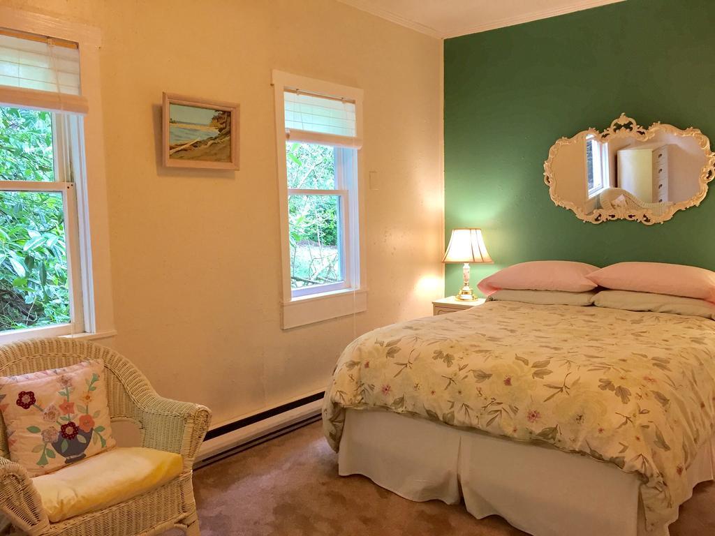 Driftwood Village Cottages Sturdies Bay ภายนอก รูปภาพ