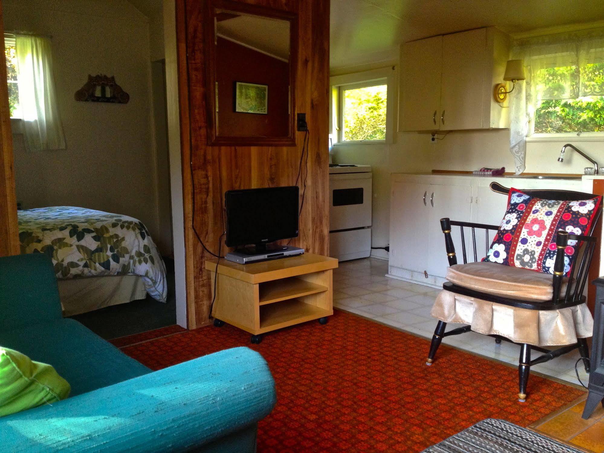 Driftwood Village Cottages Sturdies Bay ภายนอก รูปภาพ