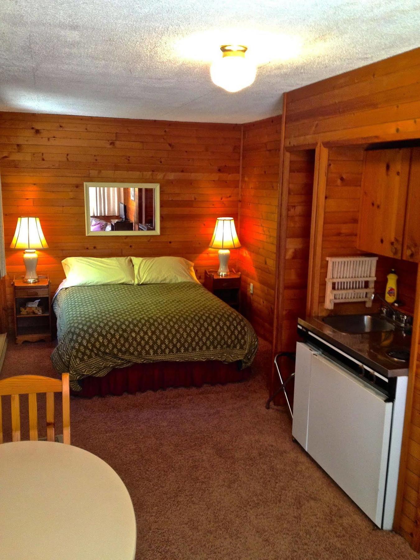 Driftwood Village Cottages Sturdies Bay ภายนอก รูปภาพ