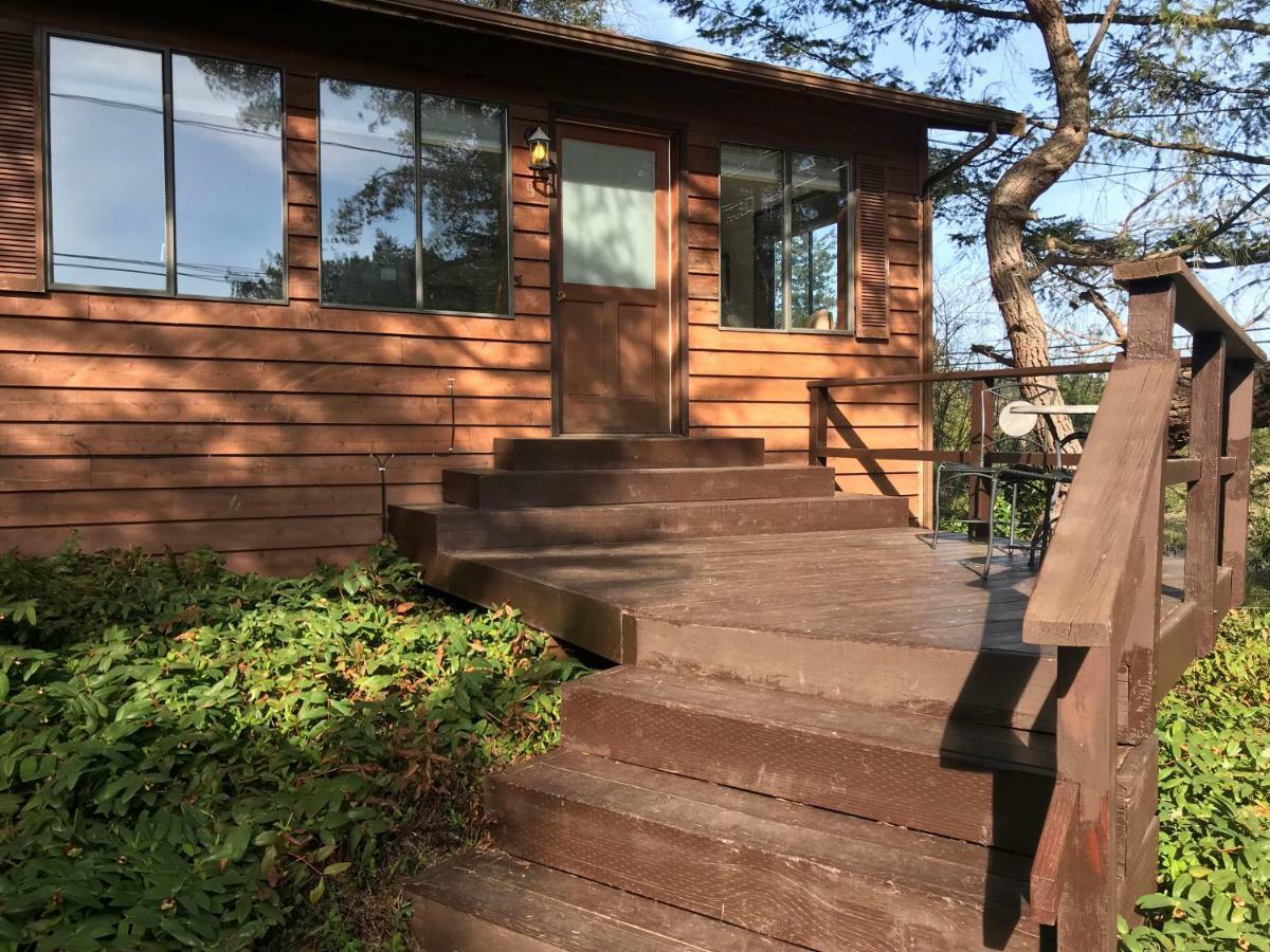 Driftwood Village Cottages Sturdies Bay ภายนอก รูปภาพ